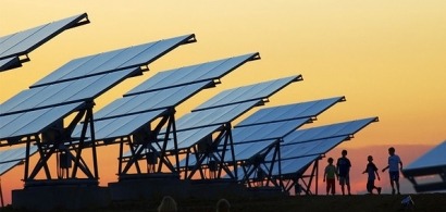 Paneles solares energía limpia para el desarrollo sostenible